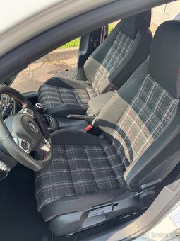 Volkswagen Golf 6 GTI 2.0 TSI - 5