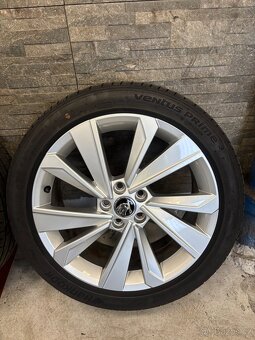 originální alu škoda 7Jx17 5x100, ET51 letní pneu 215/45/17 - 5