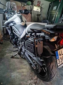 TRIUMPH tiger 800 - 5
