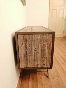 Nová komoda z recyklovaného dřeva - 5