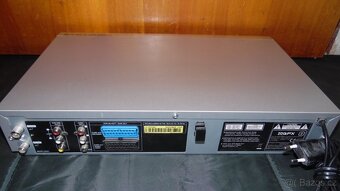 DVD a VHS prehravac GPX VCD1040 DivX - 5