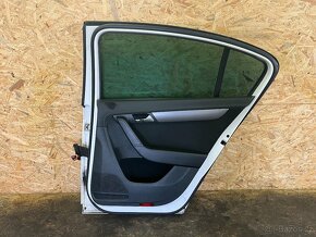 KOMPLETNĚ NASTROJENÉ PRAVÉ ZADNÍ DVEŘE VW PASSAT B7 LB9A - 5