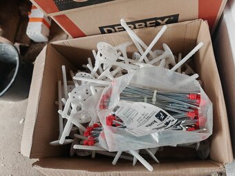 Talířová hmoždinka + zátky - 5