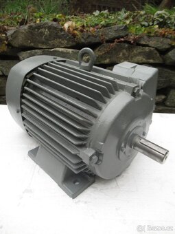 NEPOUŽITÝ elektromotor 380V.4kw-1440ot.nejen na CIRKULÁRKU. - 5
