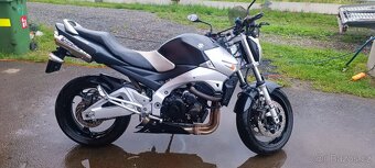 Suzuki GSR 600 - 5
