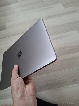 MacBook PRO 13 palců M1 chip 8 RAM 256SSD 80 cyklů - 5