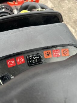 Profesionální traktor Kubota GR2100 4x4 - 5