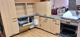Rohová kuchyňská linka se spotřebiči - 5