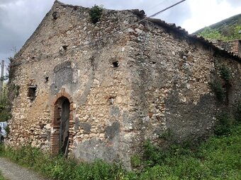 Prodej usedlosti 128 m2, pozemky 2.158 m2, Pace Del Mela, Si - 5