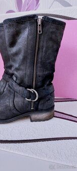 KOŽENÉ KOZAČKY S ROZŠIŘUJÍCÍM LEMEM - UGG - vel. 39 - 5