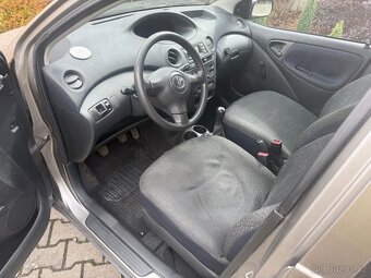 Toyota Yaris 1.0i 48kW - 5