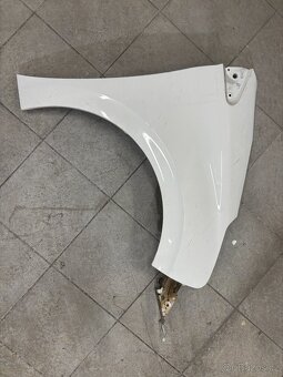 Pravý přední blatník Peugeot 208 I. generace, org - 5