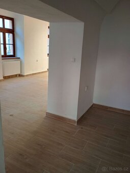 Pronájem obchodní nebytové prostory Netolice, Mírové náměstí - 5