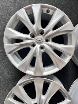 Toyota RAV4  - 4. Generace alu originál sada disku - ET45 - 5