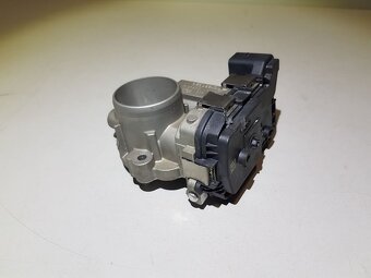 Škrtící klapka 04C133062C Fabia III 1,0 TSi 5600 km - 5