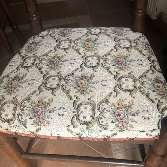 Dřevěný jídelní stůl + 4 židle - klasický styl - 5