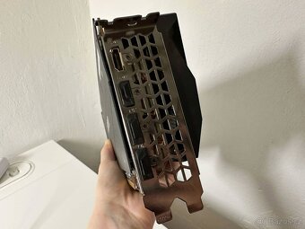 Grafická karta GIGABYTE Radeon RX 6800 XT GAMING OC 16GB - 5