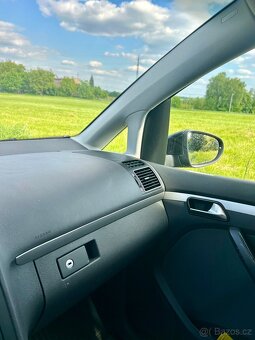 Volkswagen Touran 1.6 TDI 2011 7 místný - 5