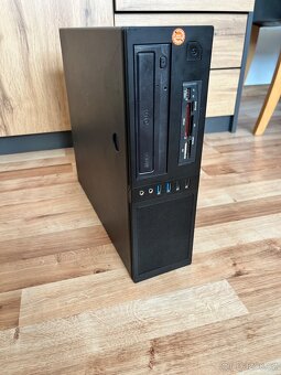 💻 Stolní PC – Intel Core i7 (Xeon E3-1240 v2), 8 GB RAM, - 5