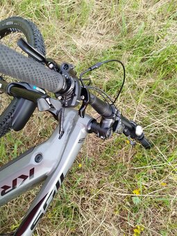 Horske elektrokolo celopero kola 27,5 ram M - 5