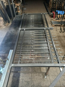 Samonosná kovaná pojezdová brána - 5