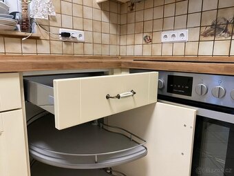 Moderní kuchyňská linka se spotřebiči - 5