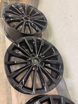 Hlinikova kola superb 3 trinity r19 5x112 černé - 5