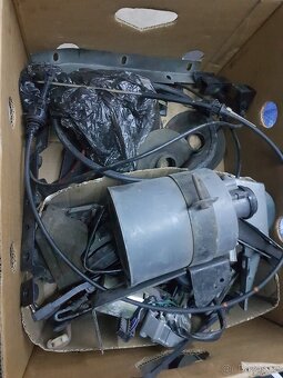 Jeep XJ 4.0 2,5 Díly - 5