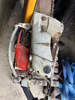 Stará motorová pila Stihl . - 5