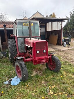 Anglický traktor international 475 - 5