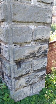 Pískovcové sloupy vratové - 5