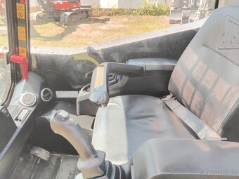 Smykem řízený nakladač JCB Robot 155 - 5