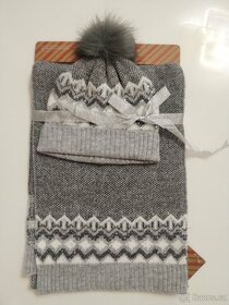 Nová dámská čepice a šála. - 5