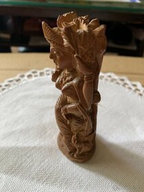 Dřevěná vyřezávaná soška bohyně Lakšmí - 5