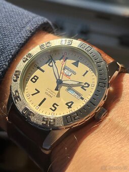 Seiko 5 Sports / béžový ciferník - 5