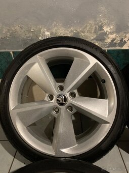 Alu kola Škoda R18 5X112 ZÁNOVNÍ LETNÍ PNEU 225/40 R18 GOLUS - 5