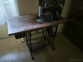 Šlapací šicí stroj značky NEUMANN - 5