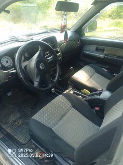 Nissan Navara Double-cab 2,5 tdi - 5