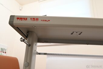 Řezačka papíru s podstavcem, 130cm - 5