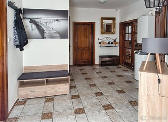 Prodej rodinného domu 280m2, vyhřívaný bazén, pozemek 1054m2 - 5