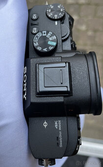 Skvělý Sony Alpha 7 III včetně zoom objektivu FE 24-105 mm F - 5
