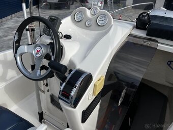 Loď Quicksilver Commander 555 - 5