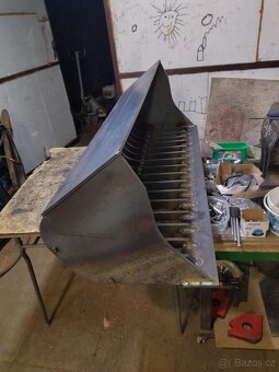 příslušenství k bagrům,trny,prosívací lžíce,hrábě - 5