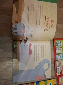 Rok v lese kniha jako nová, plus 4 časopisy - 5