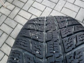 Pneu NOKIAN Dacia Duster 215/65/16 - 5