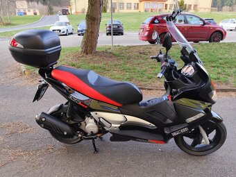 Skutr Aprilia SR 125 Max - 5