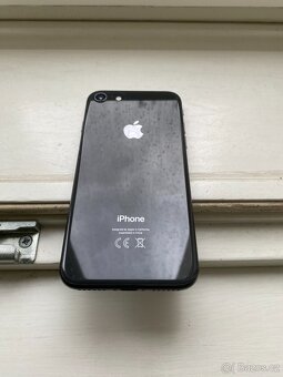 iPhone 8 64GB, černý - 5