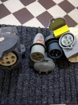 Různé zástrčky 380 V - 5