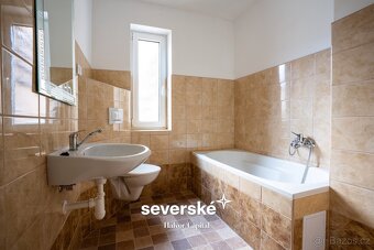 Vícegenerační vila 320 m² s garáží, bazénem a zahradou - 5