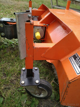 motorový zametací stroj. smeták, koště. Holder M3000 - 5